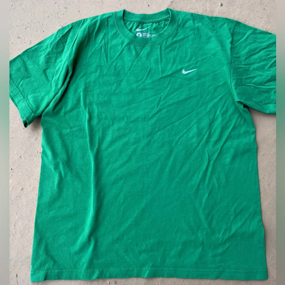 Y2K Single Swoosh Nike Shirt - Picture 1 of 3